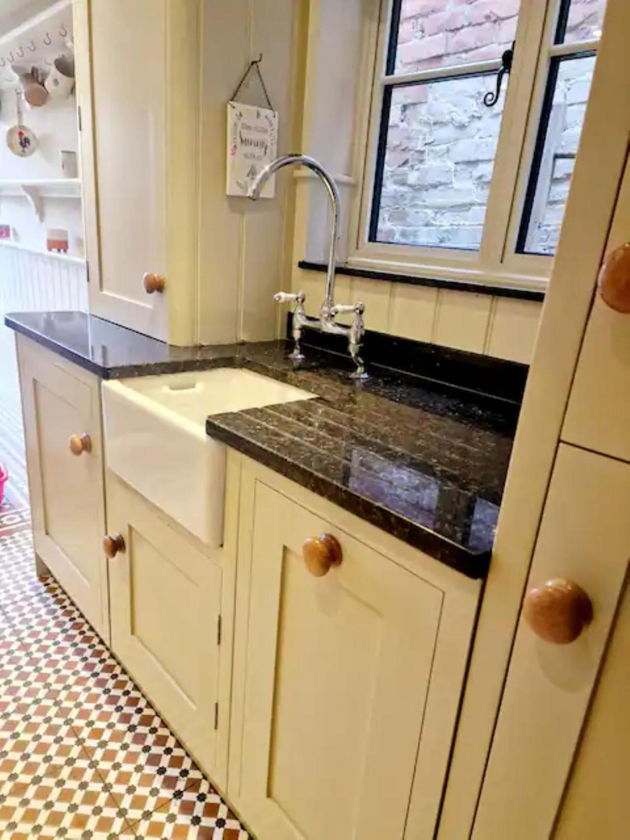 Jackdaw Cottage-Beautiful Cottage, Town Centre Уимборн Минстър Екстериор снимка